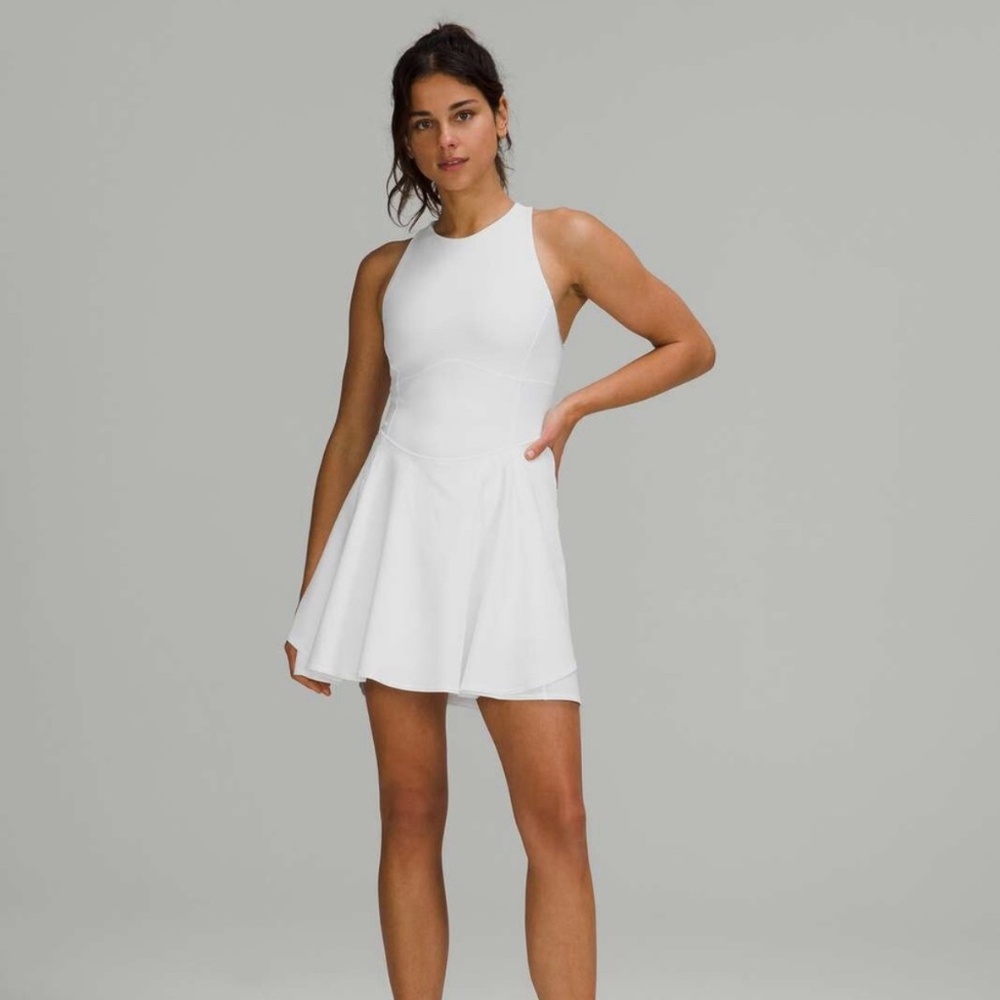Elegant White Sleeveless Dress